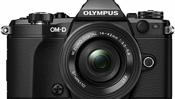Olympus OM-D E-M5 Mk II sau dragoste la prima vedere.